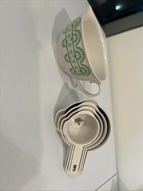 Pioneer Woman Large 2 Cup Melamine Measuring cup with Matching Small Set.